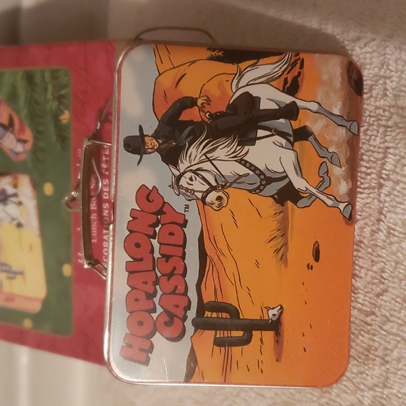 Hallmark Keepsake Hopalong Cassidy Lunch Box Set - Picture 3 of 6